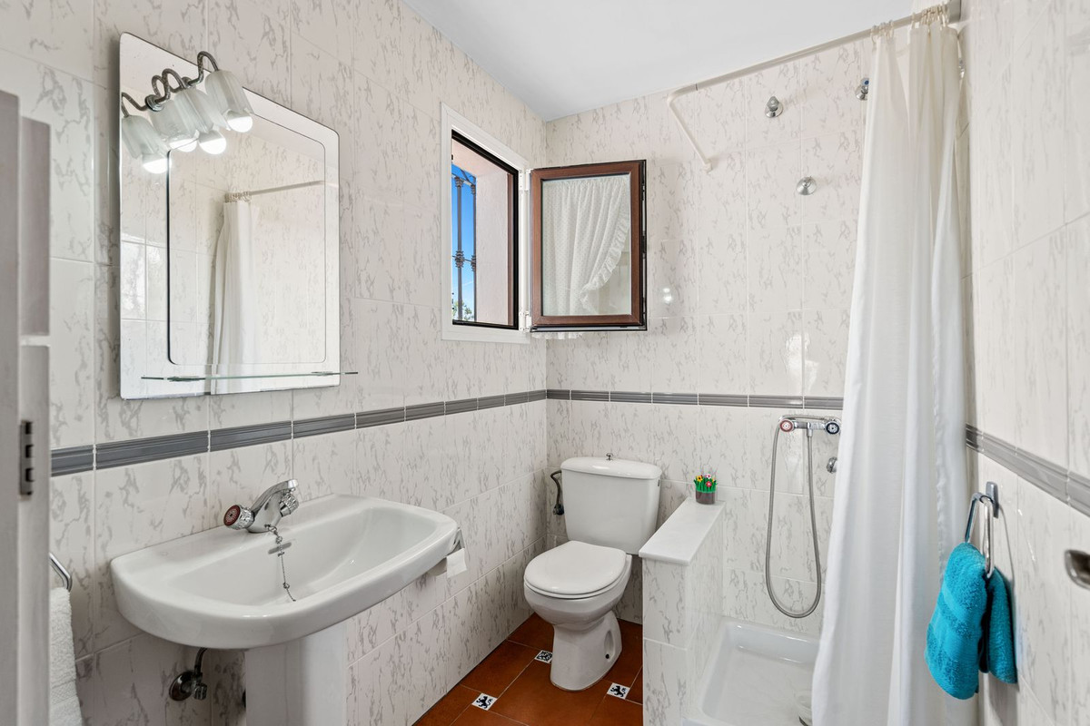 Se vende Villa - Chalet de 5 dormitorios en Costa Del Sol, Málaga, España