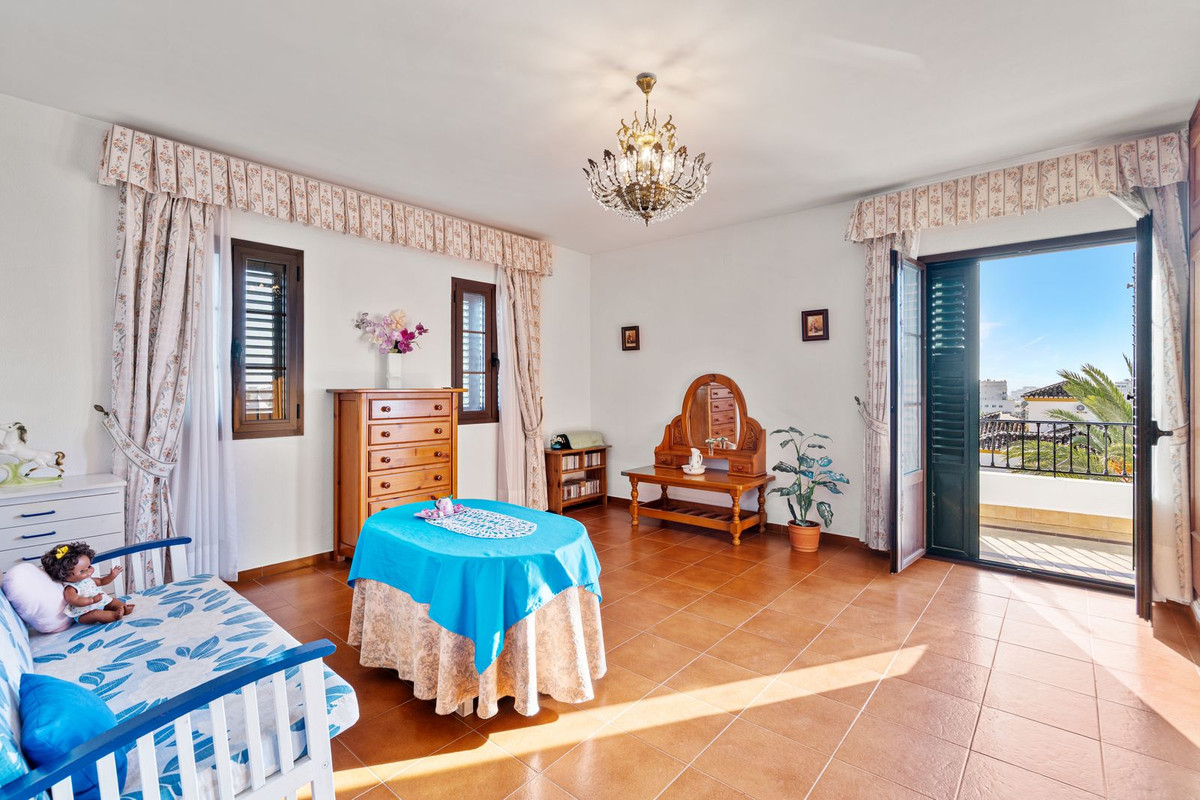 Se vende Villa - Chalet de 5 dormitorios en Costa Del Sol, Málaga, España