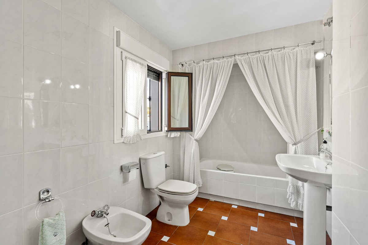 Se vende Villa - Chalet de 5 dormitorios en Costa Del Sol, Málaga, España