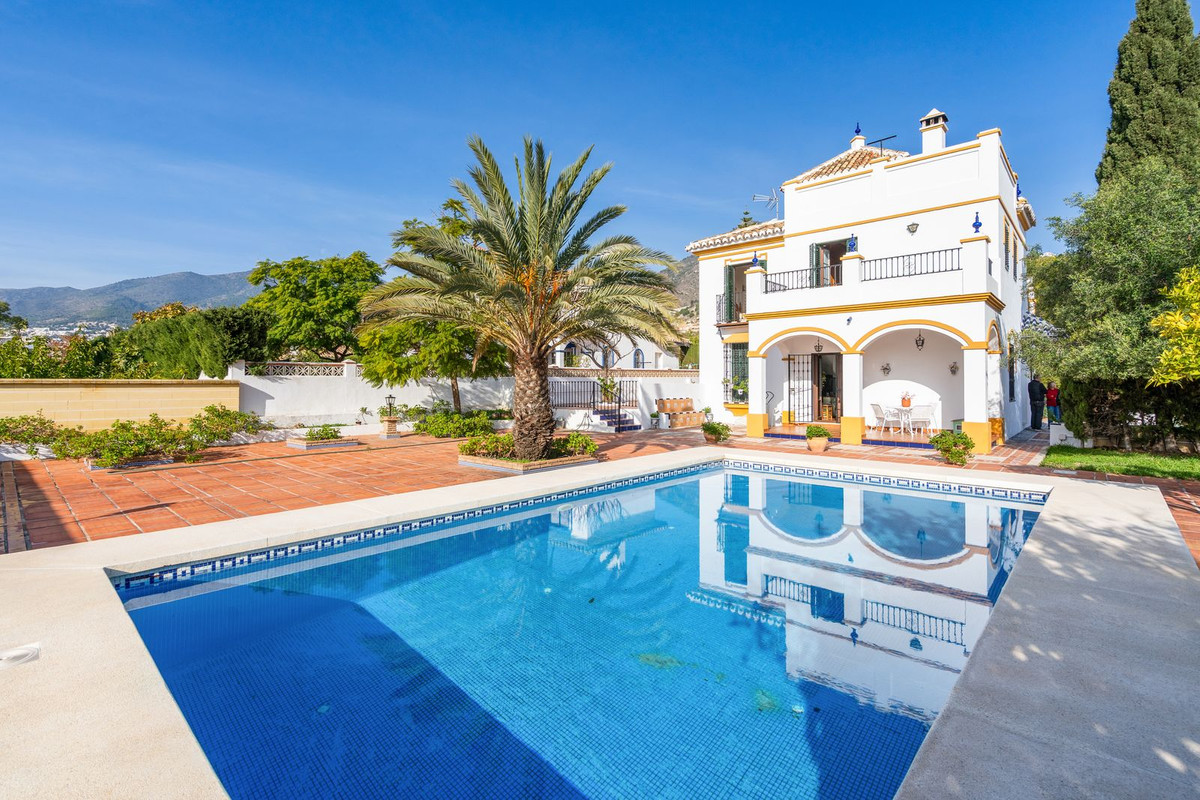 Se vende Villa - Chalet de 5 dormitorios en Costa Del Sol, Málaga, España
