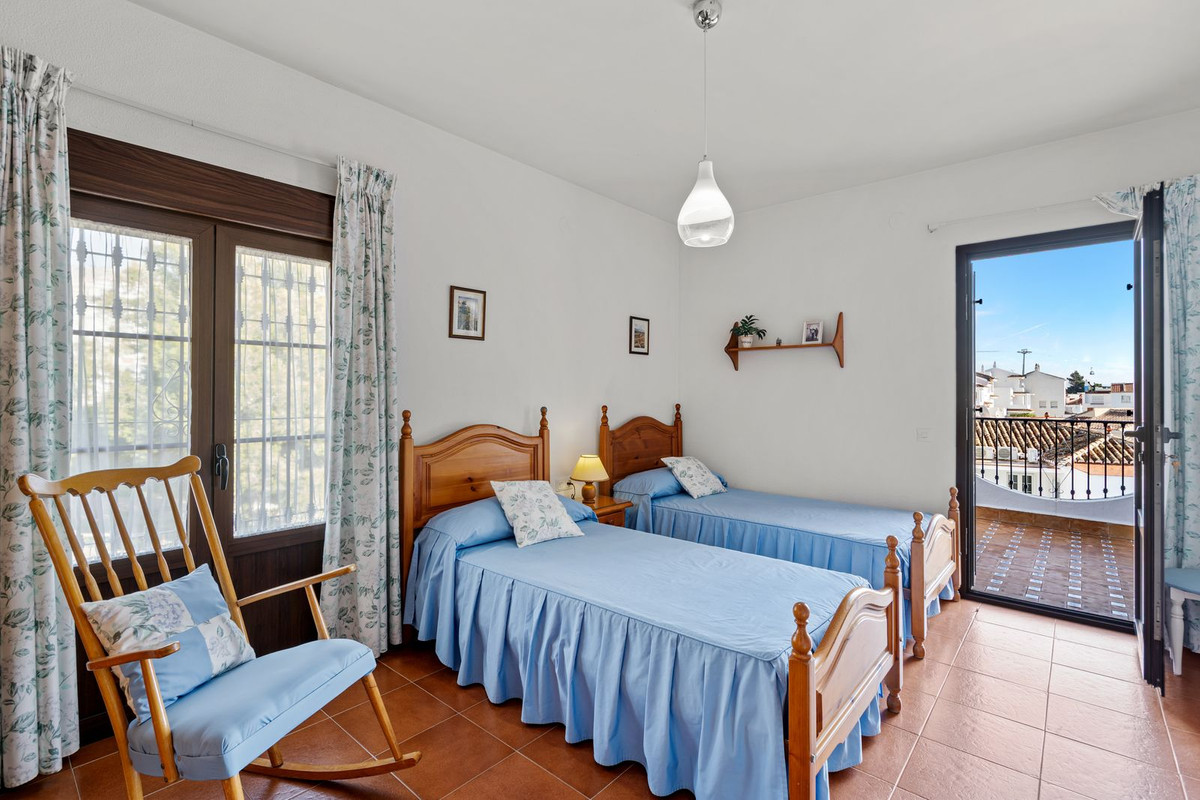 Se vende Villa - Chalet de 5 dormitorios en Costa Del Sol, Málaga, España