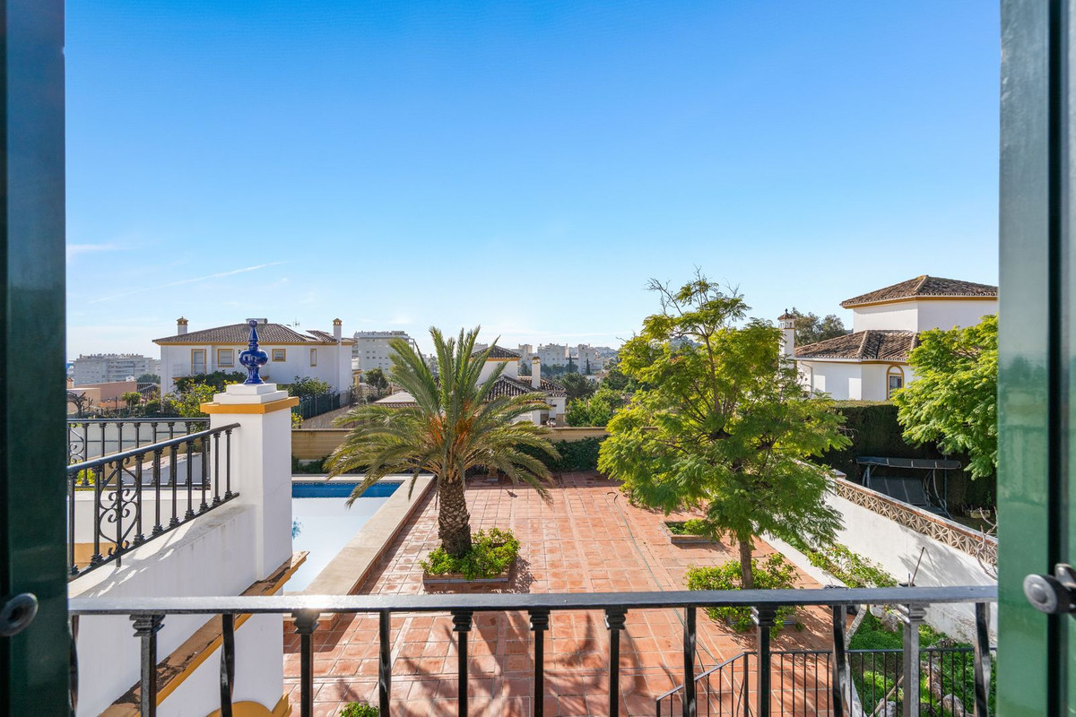 Se vende Villa - Chalet de 5 dormitorios en Costa Del Sol, Málaga, España
