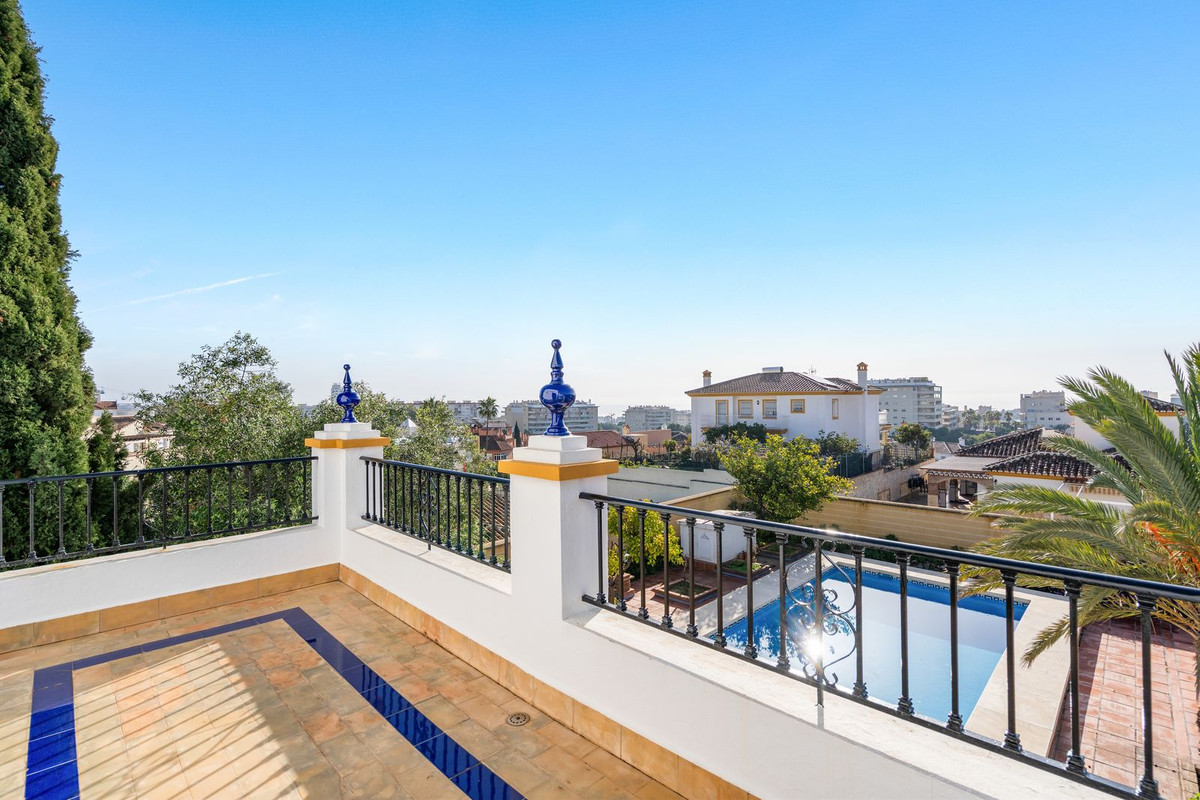 Se vende Villa - Chalet de 5 dormitorios en Costa Del Sol, Málaga, España