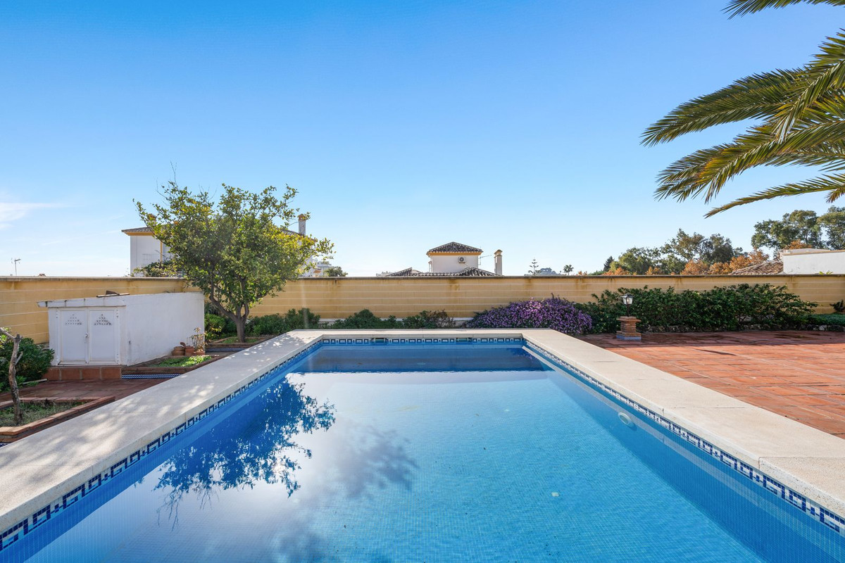 Se vende Villa - Chalet de 5 dormitorios en Costa Del Sol, Málaga, España
