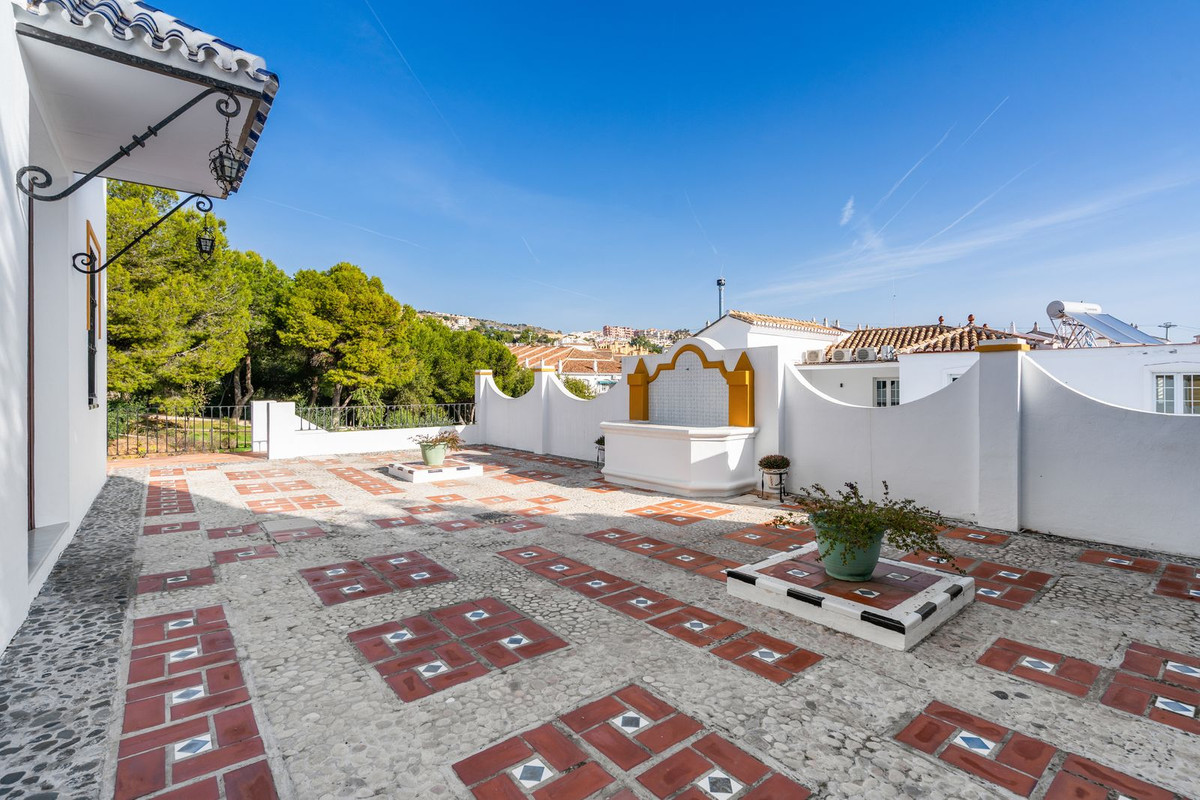 Se vende Villa - Chalet de 5 dormitorios en Costa Del Sol, Málaga, España