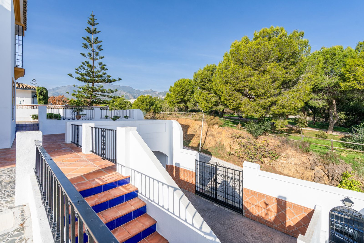 Se vende Villa - Chalet de 5 dormitorios en Costa Del Sol, Málaga, España