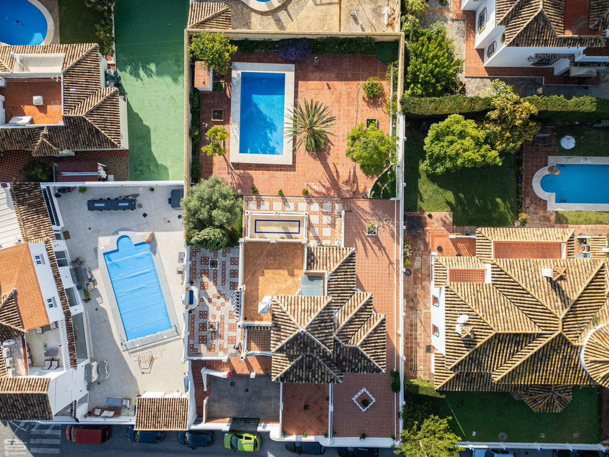 Se vende Villa - Chalet de 5 dormitorios en Costa Del Sol, Málaga, España
