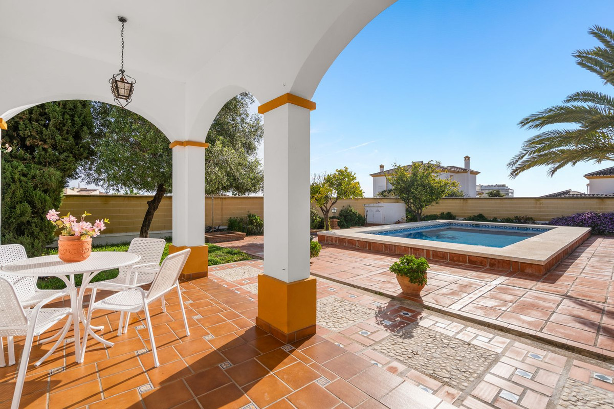 Se vende Villa - Chalet de 5 dormitorios en Costa Del Sol, Málaga, España