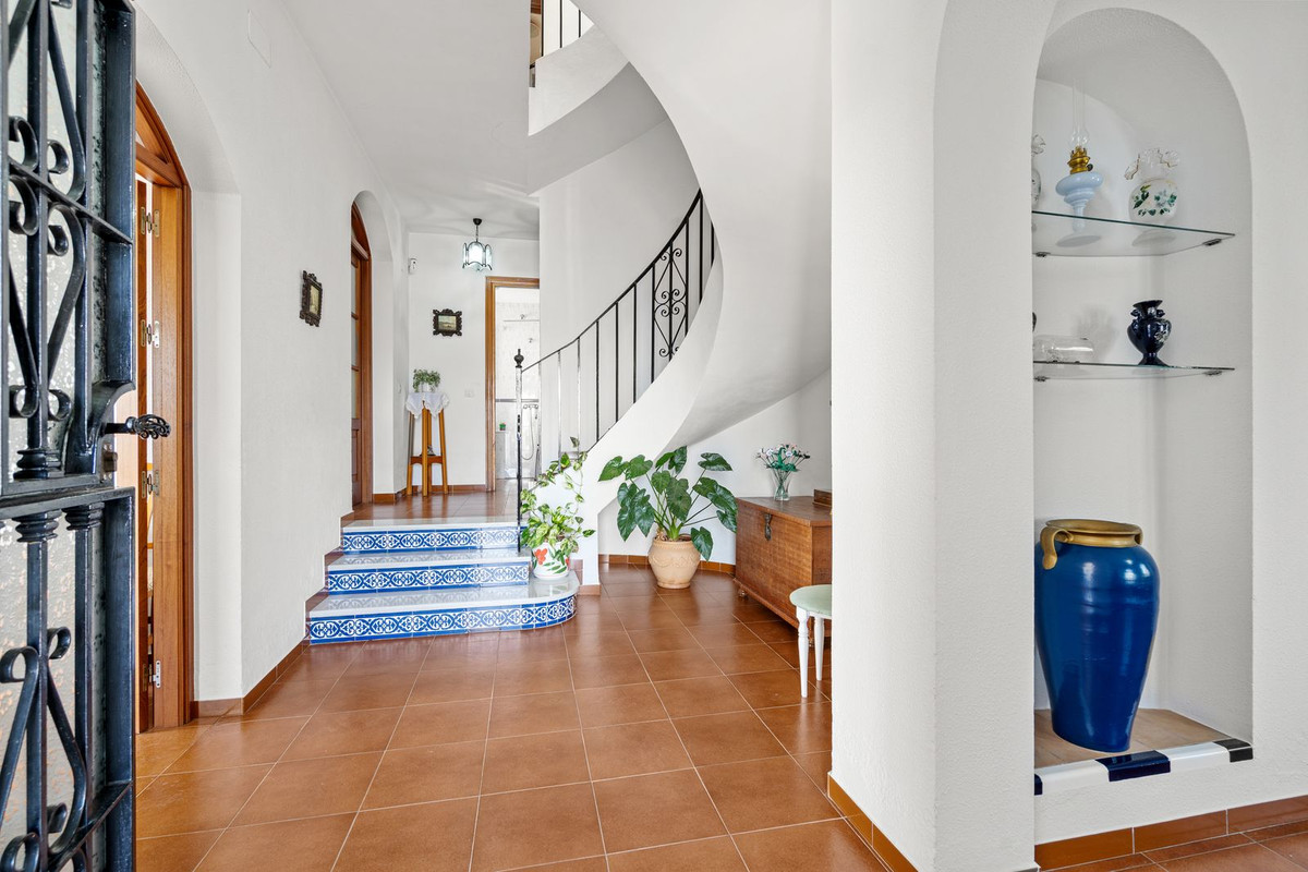 Se vende Villa - Chalet de 5 dormitorios en Costa Del Sol, Málaga, España