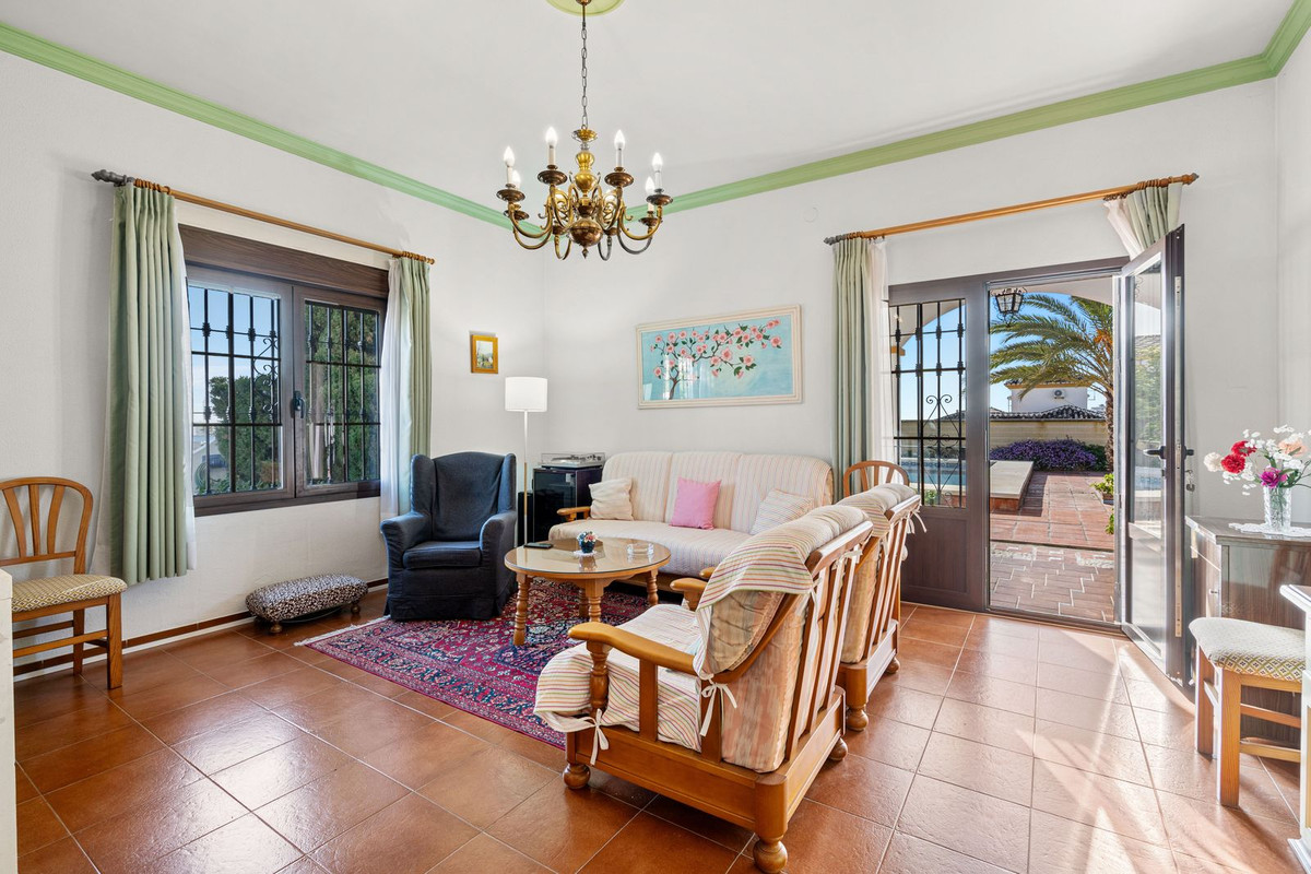 Se vende Villa - Chalet de 5 dormitorios en Costa Del Sol, Málaga, España