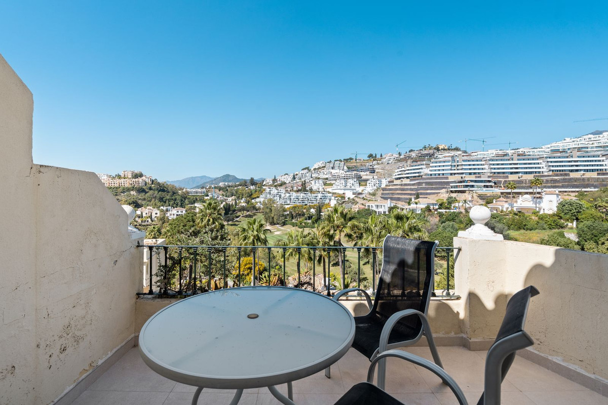 2 Bed Apartment for sale in La Quinta Costa Del Sol, Málaga, Spain