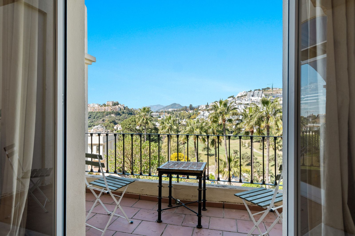 2 Bed Apartment for sale in La Quinta Costa Del Sol, Málaga, Spain