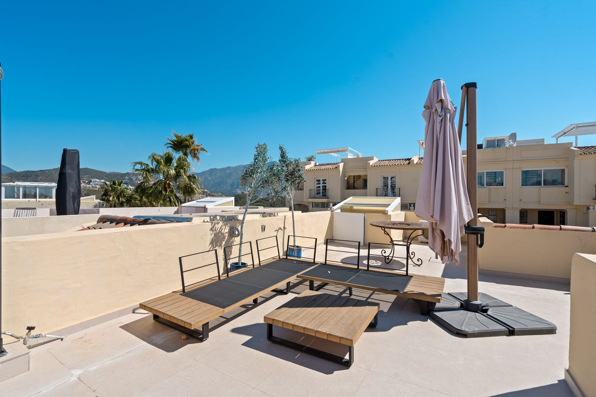 2 Bed Apartment for sale in La Quinta Costa Del Sol, Málaga, Spain