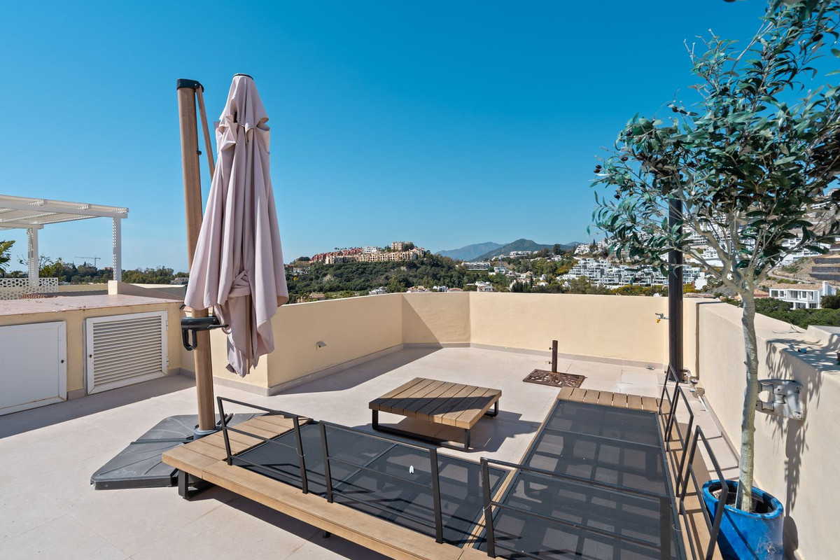 2 Bed Apartment for sale in La Quinta Costa Del Sol, Málaga, Spain