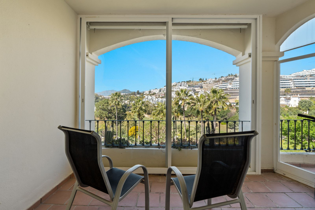 2 Bed Apartment for sale in La Quinta Costa Del Sol, Málaga, Spain
