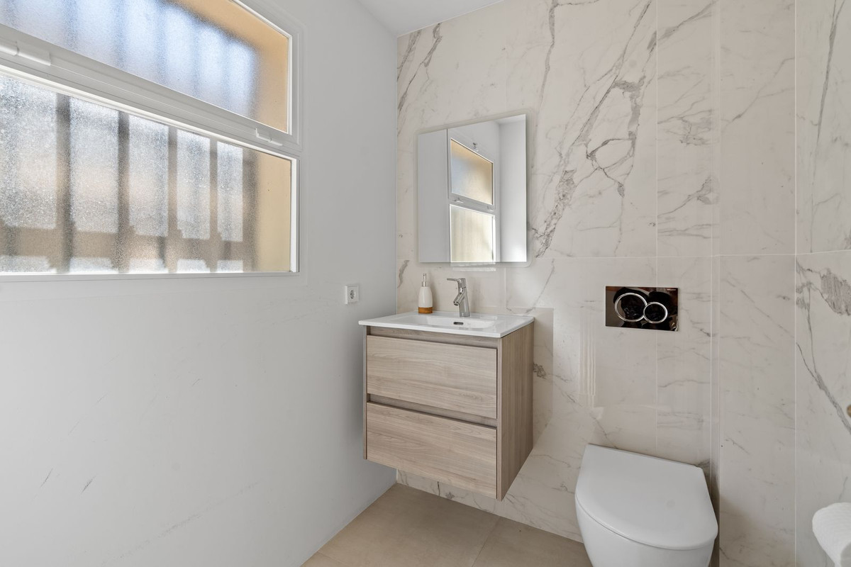 2 Bed Apartment for sale in La Quinta Costa Del Sol, Málaga, Spain
