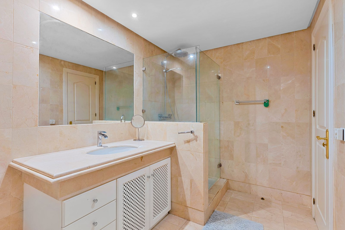 3 Bed Apartment for sale in Sierra Blanca Costa Del Sol, Málaga, Spain
