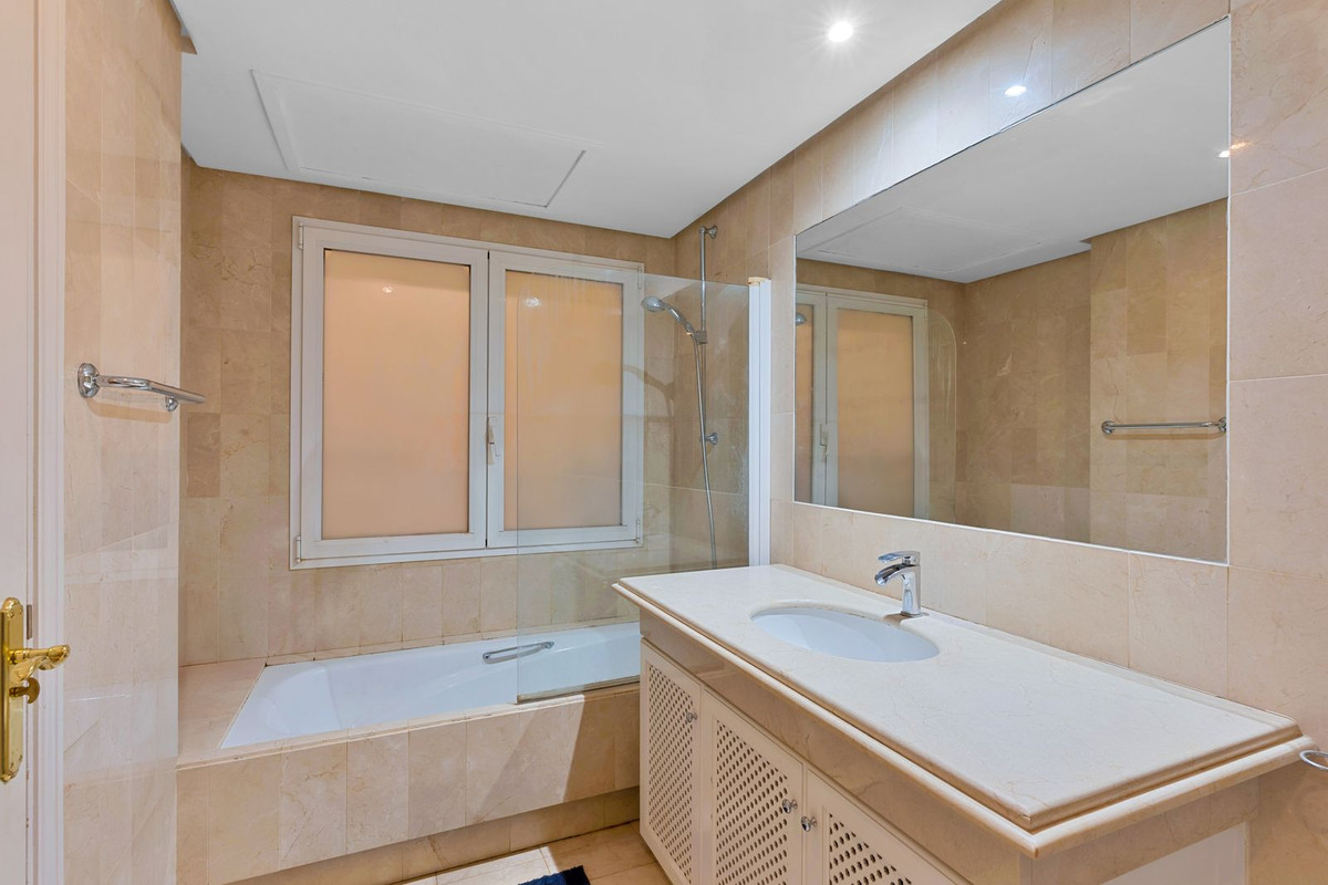 3 Bed Apartment for sale in Sierra Blanca Costa Del Sol, Málaga, Spain