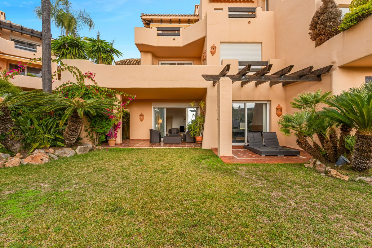 3 Bed Apartment for sale in Sierra Blanca Costa Del Sol, Málaga, Spain