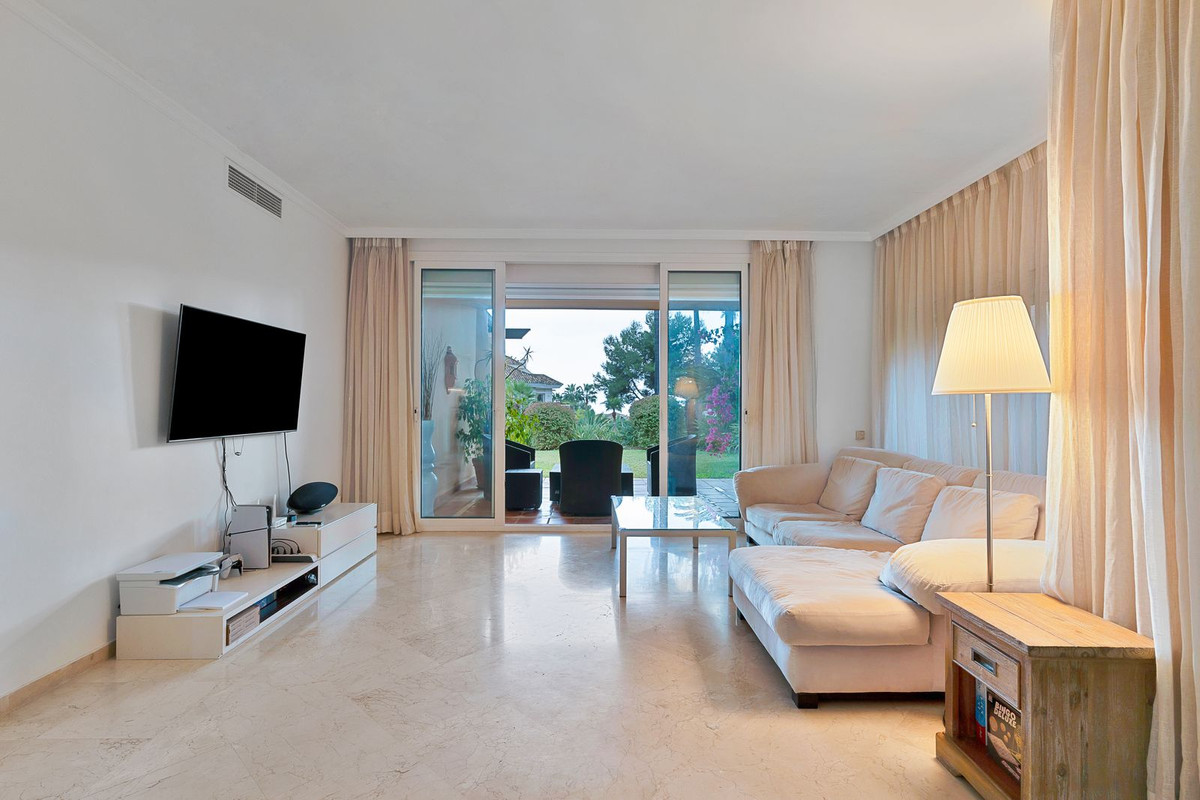 3 Bed Apartment for sale in Sierra Blanca Costa Del Sol, Málaga, Spain