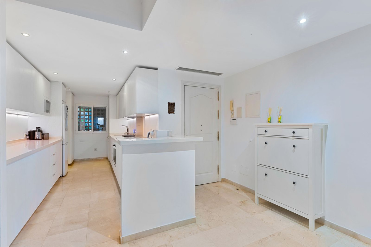 3 Bed Apartment for sale in Sierra Blanca Costa Del Sol, Málaga, Spain
