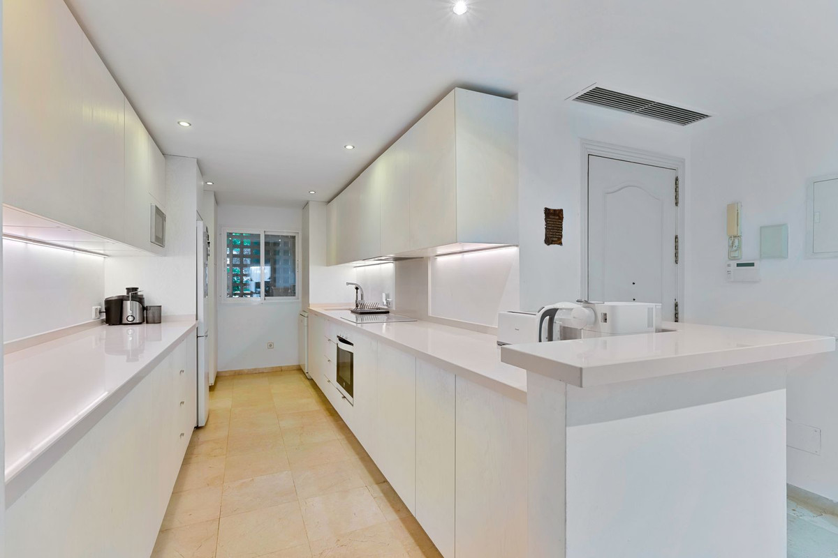 3 Bed Apartment for sale in Sierra Blanca Costa Del Sol, Málaga, Spain