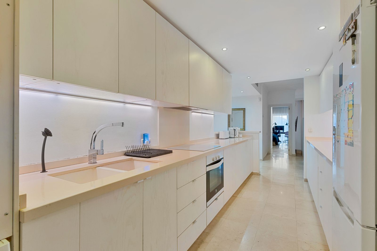 3 Bed Apartment for sale in Sierra Blanca Costa Del Sol, Málaga, Spain