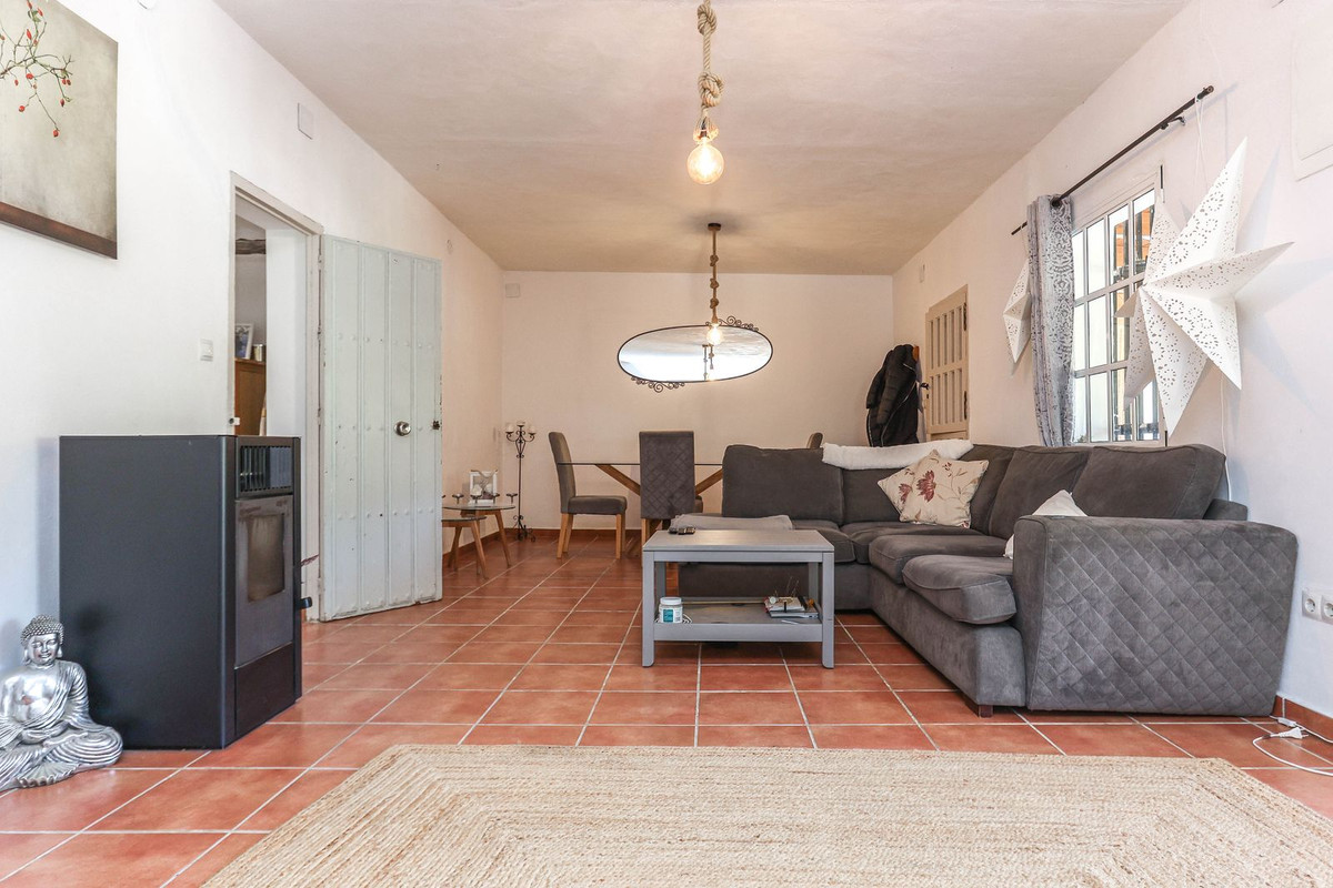 3 Bed Townhouse for sale in Casarabonela Costa Del Sol, Málaga, Spain