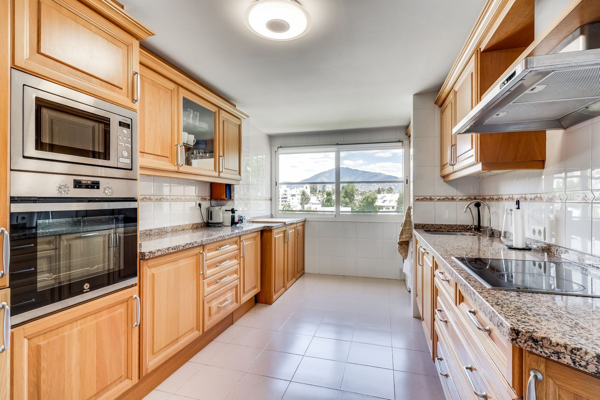 2 Bed Apartment for sale in Atalaya Costa Del Sol, Málaga, Spain