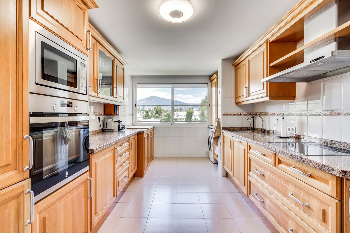 2 Bed Apartment for sale in Atalaya Costa Del Sol, Málaga, Spain