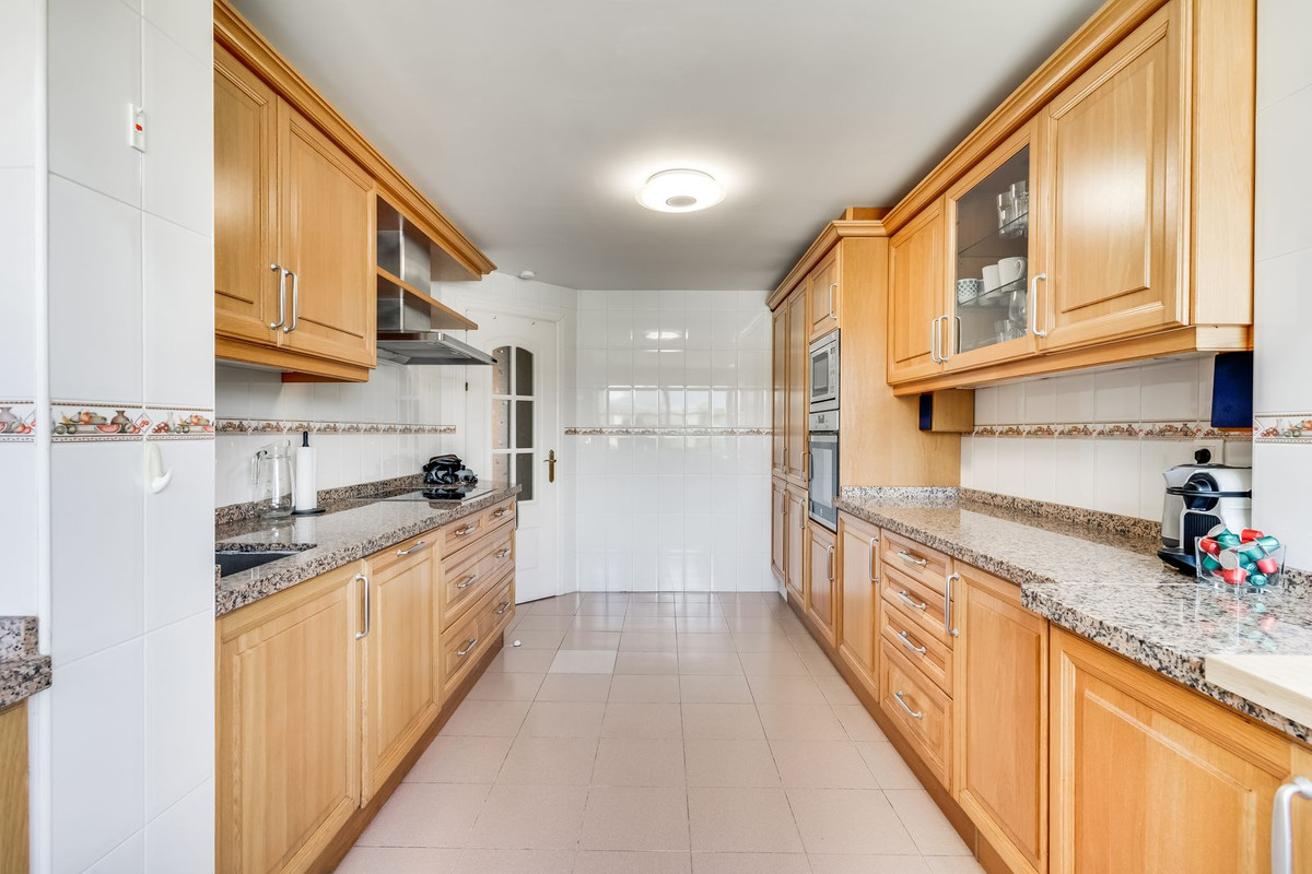 2 Bed Apartment for sale in Atalaya Costa Del Sol, Málaga, Spain