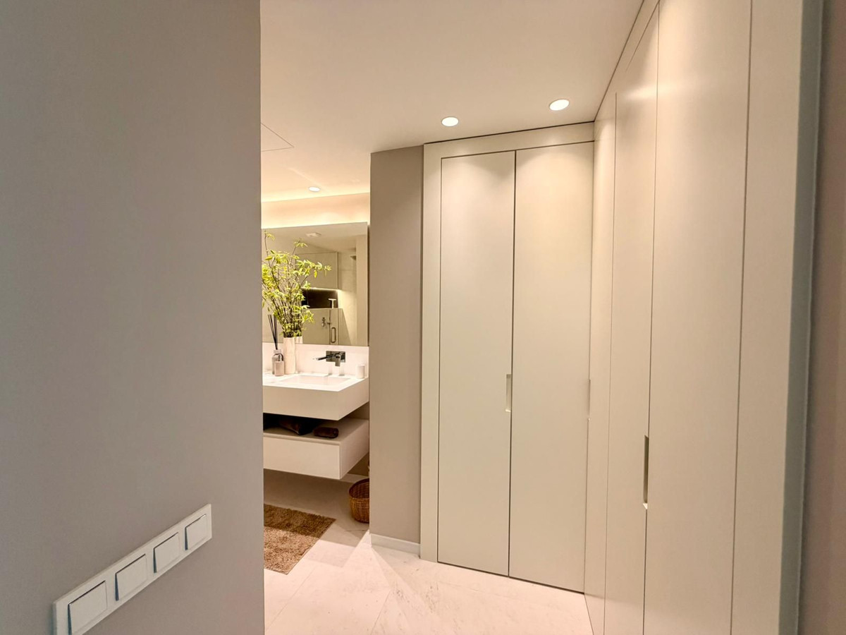 Se vende Apartamento Planta Media de 2 dormitorios en Costa Del Sol, Málaga, España