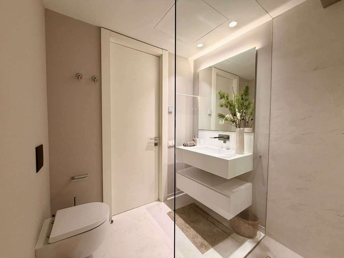 Se vende Apartamento Planta Media de 2 dormitorios en Costa Del Sol, Málaga, España