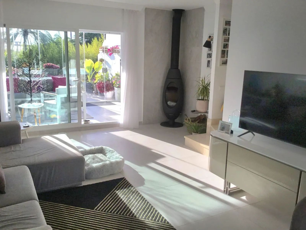 3 Bed Townhouse for sale in El Paraiso Costa Del Sol, Málaga, Spain