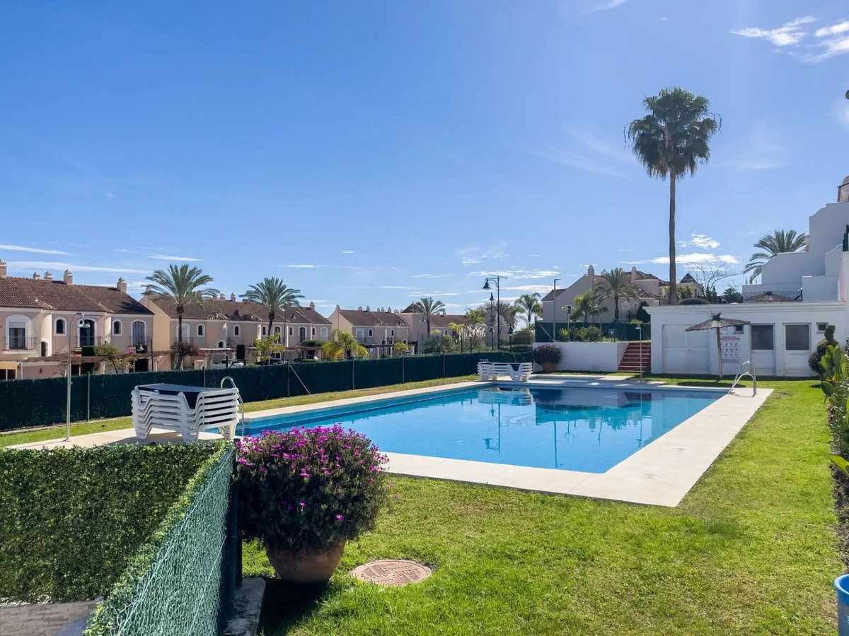 3 Bed Townhouse for sale in El Paraiso Costa Del Sol, Málaga, Spain