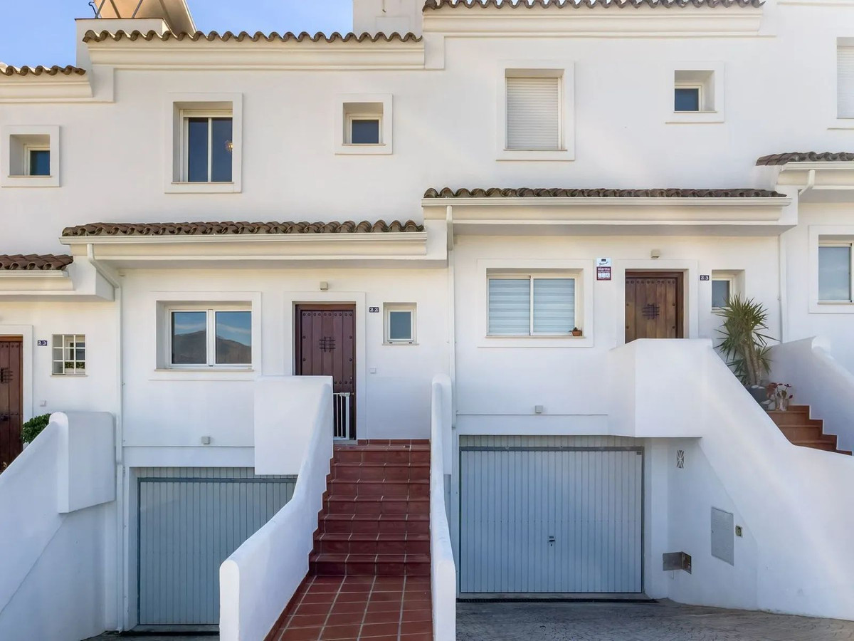 3 Bed Townhouse for sale in El Paraiso Costa Del Sol, Málaga, Spain