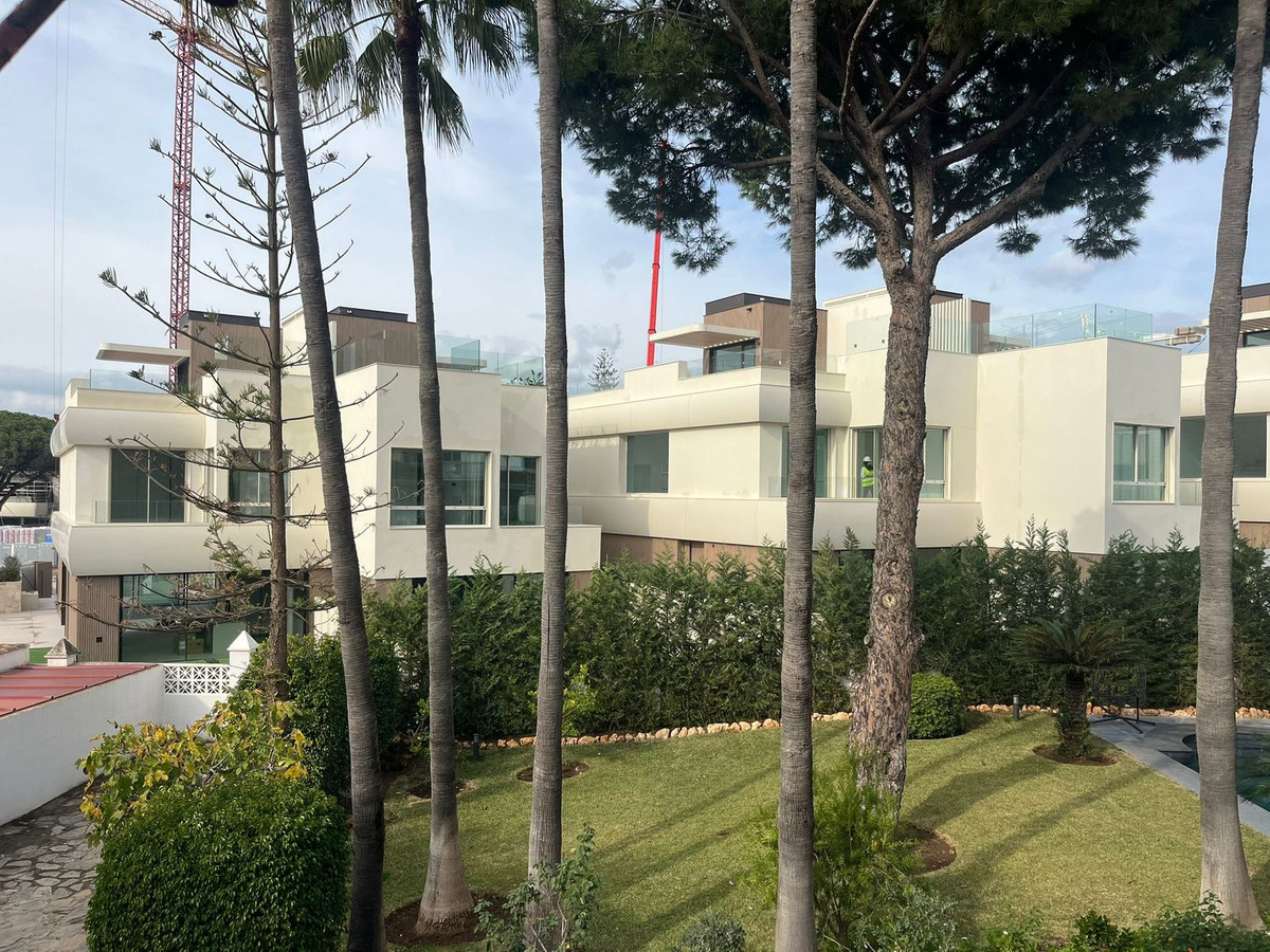 4 Bed Townhouse for sale in El Rosario Costa Del Sol, Málaga, Spain