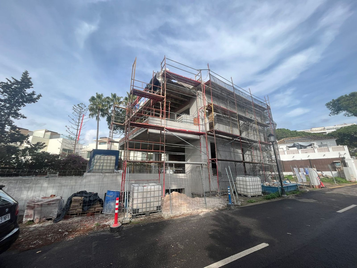 4 Bed Townhouse for sale in El Rosario Costa Del Sol, Málaga, Spain