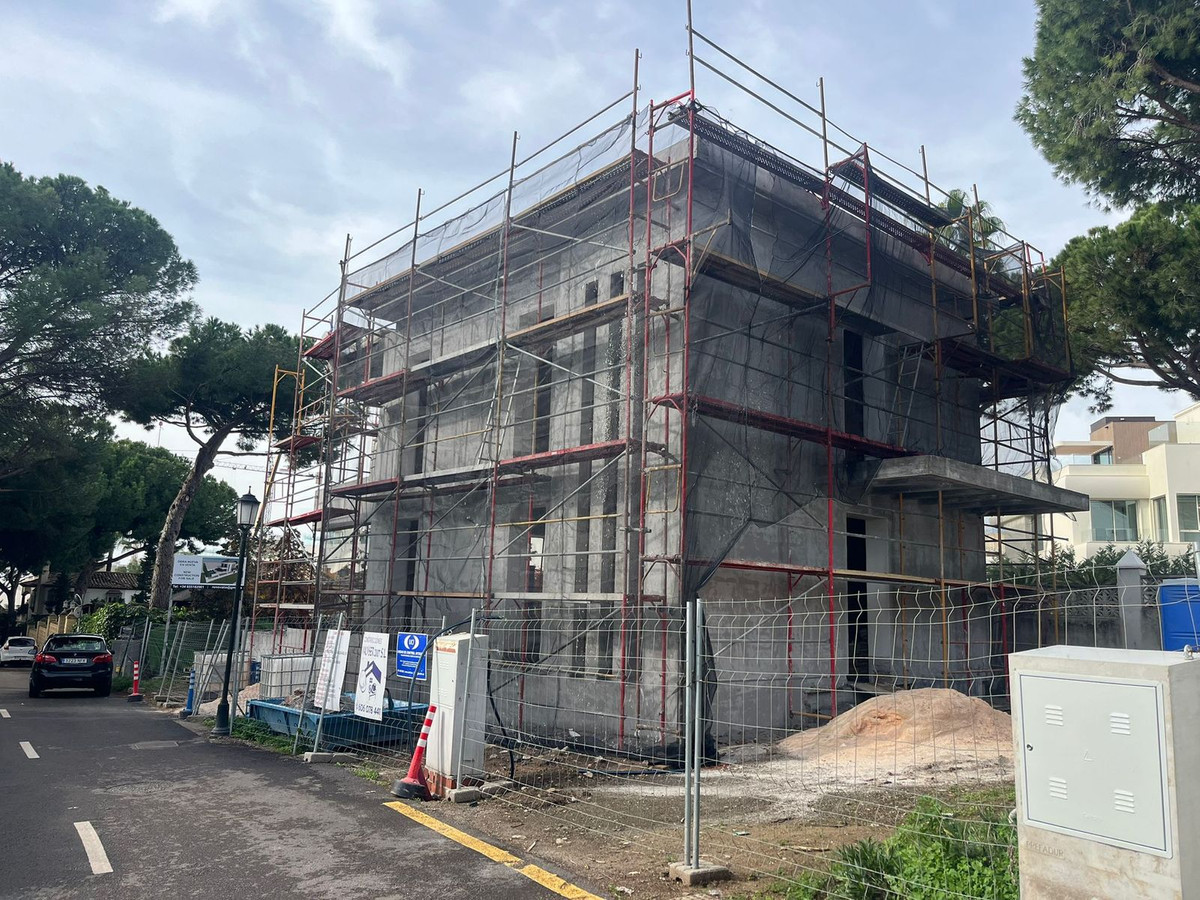 4 Bed Townhouse for sale in El Rosario Costa Del Sol, Málaga, Spain