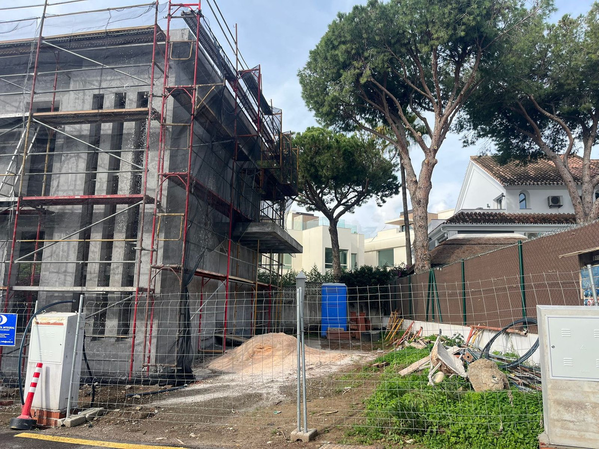 4 Bed Townhouse for sale in El Rosario Costa Del Sol, Málaga, Spain