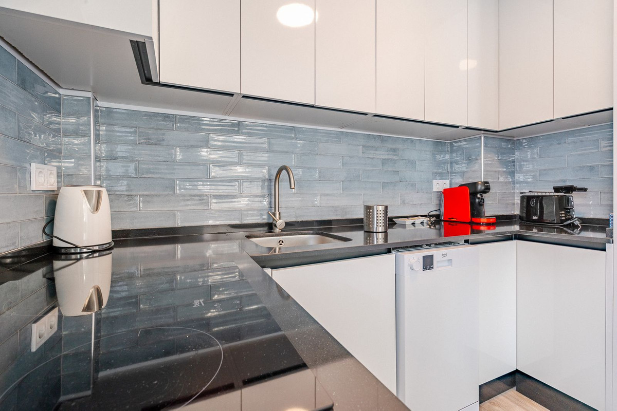 Se vende Aparthotel de 12 dormitorios en Costa Del Sol, Málaga, España