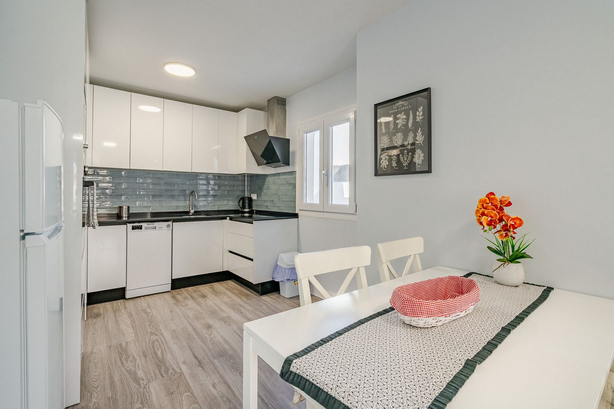 Se vende Aparthotel de 12 dormitorios en Costa Del Sol, Málaga, España