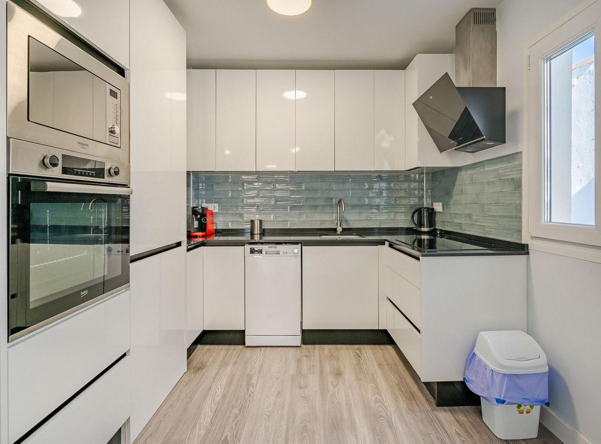Se vende Aparthotel de 12 dormitorios en Costa Del Sol, Málaga, España