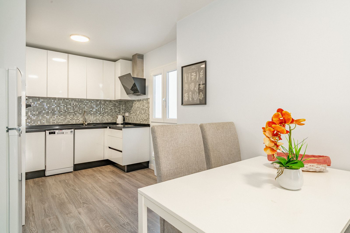 Se vende Aparthotel de 12 dormitorios en Costa Del Sol, Málaga, España