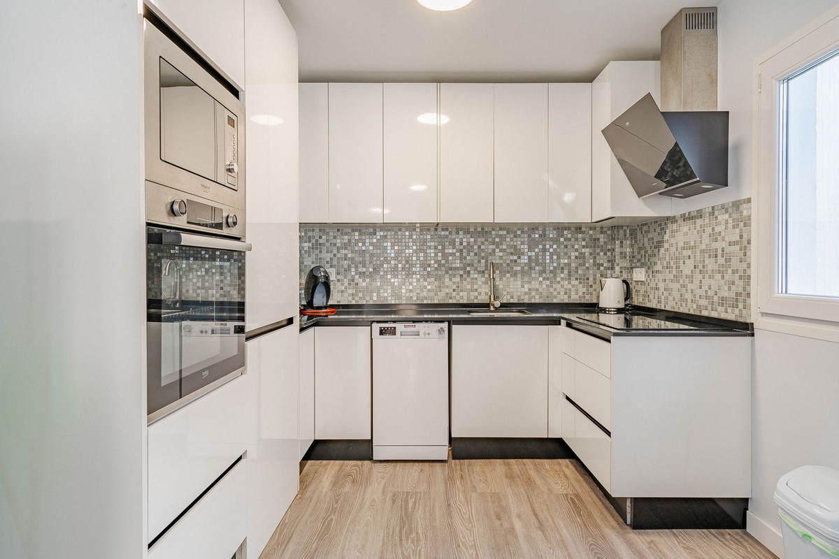 Se vende Aparthotel de 12 dormitorios en Costa Del Sol, Málaga, España