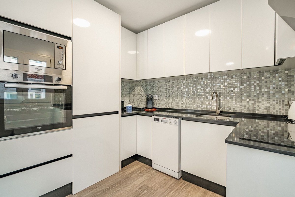 Se vende Aparthotel de 12 dormitorios en Costa Del Sol, Málaga, España