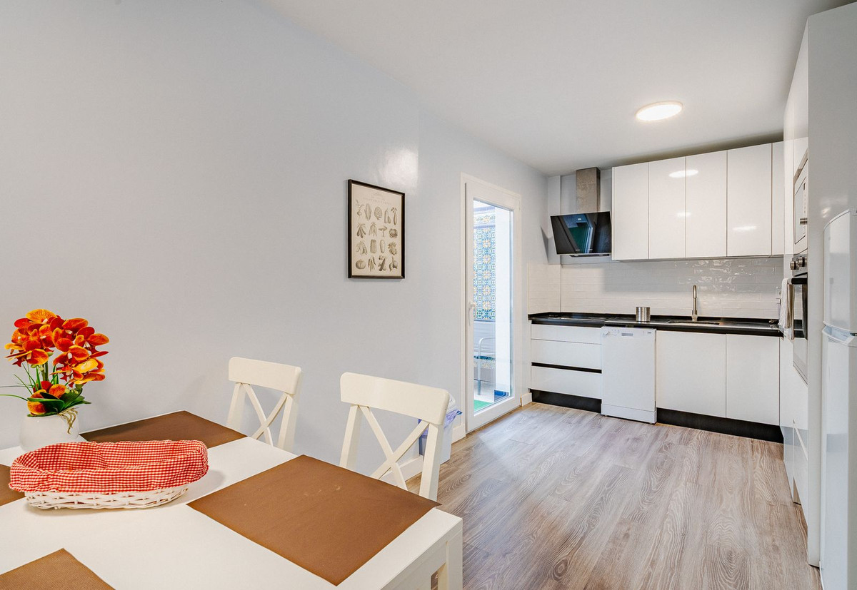 Se vende Aparthotel de 12 dormitorios en Costa Del Sol, Málaga, España