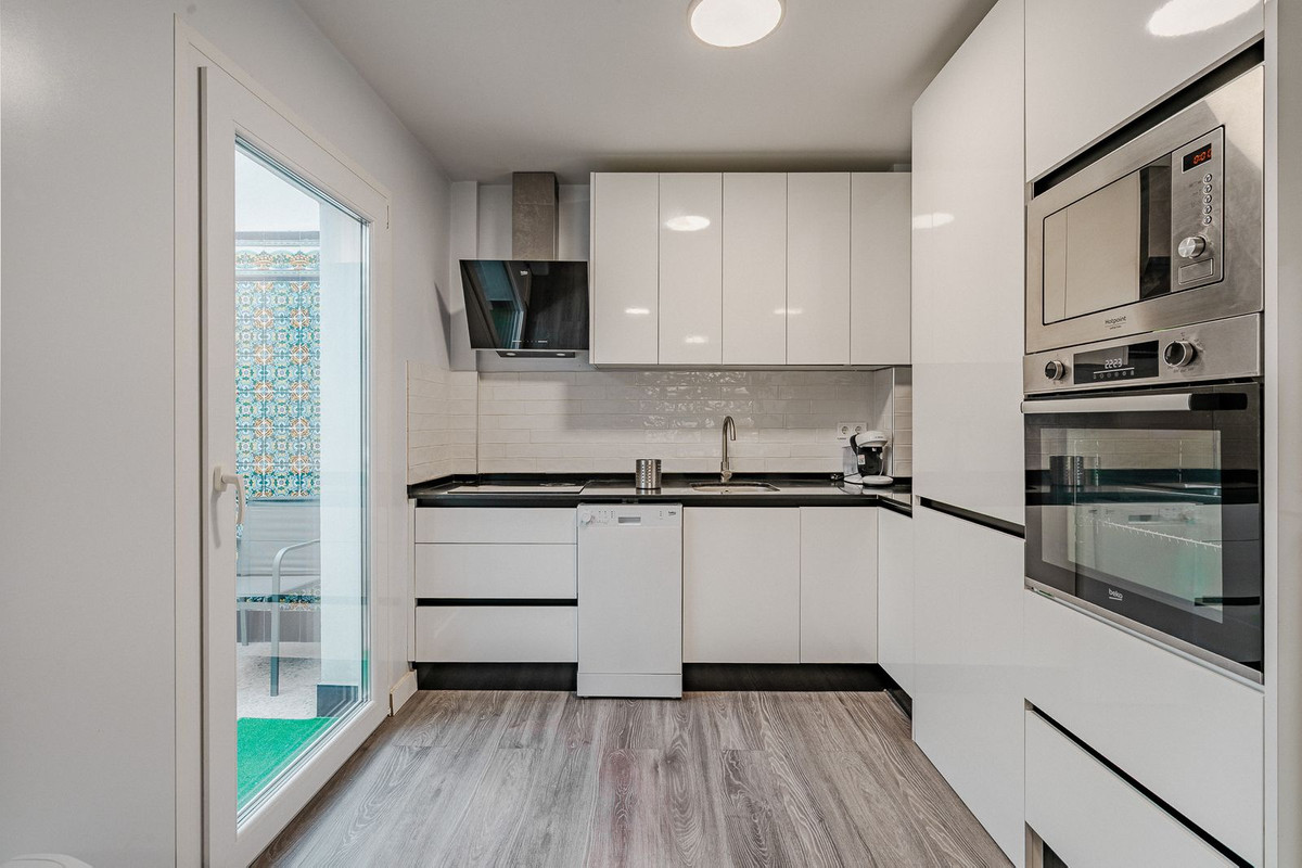 Se vende Aparthotel de 12 dormitorios en Costa Del Sol, Málaga, España