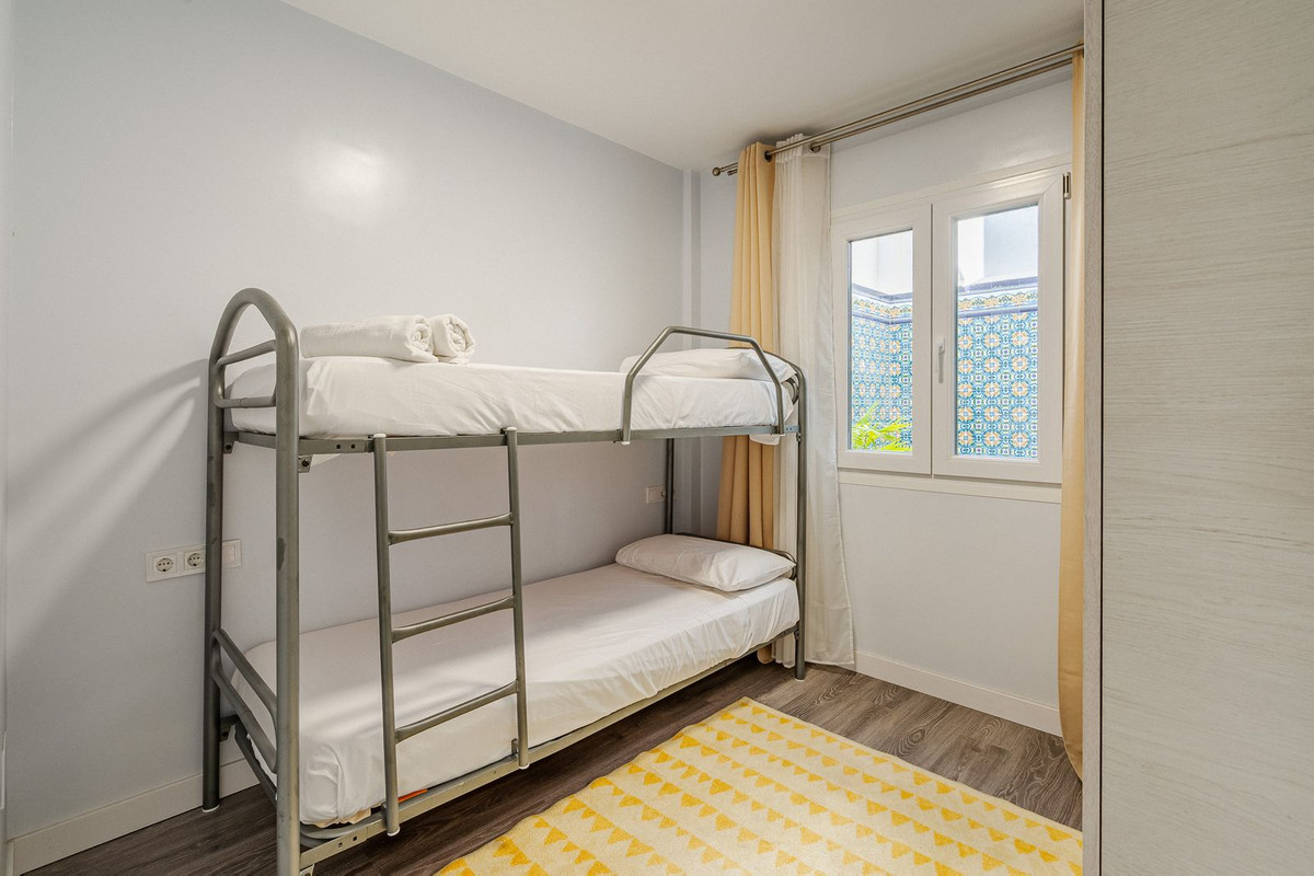 Se vende Aparthotel de 12 dormitorios en Costa Del Sol, Málaga, España