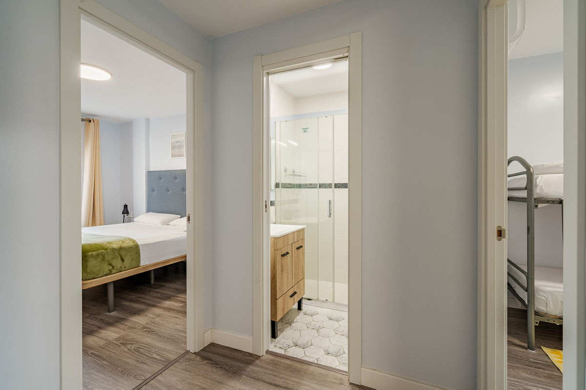Se vende Aparthotel de 12 dormitorios en Costa Del Sol, Málaga, España